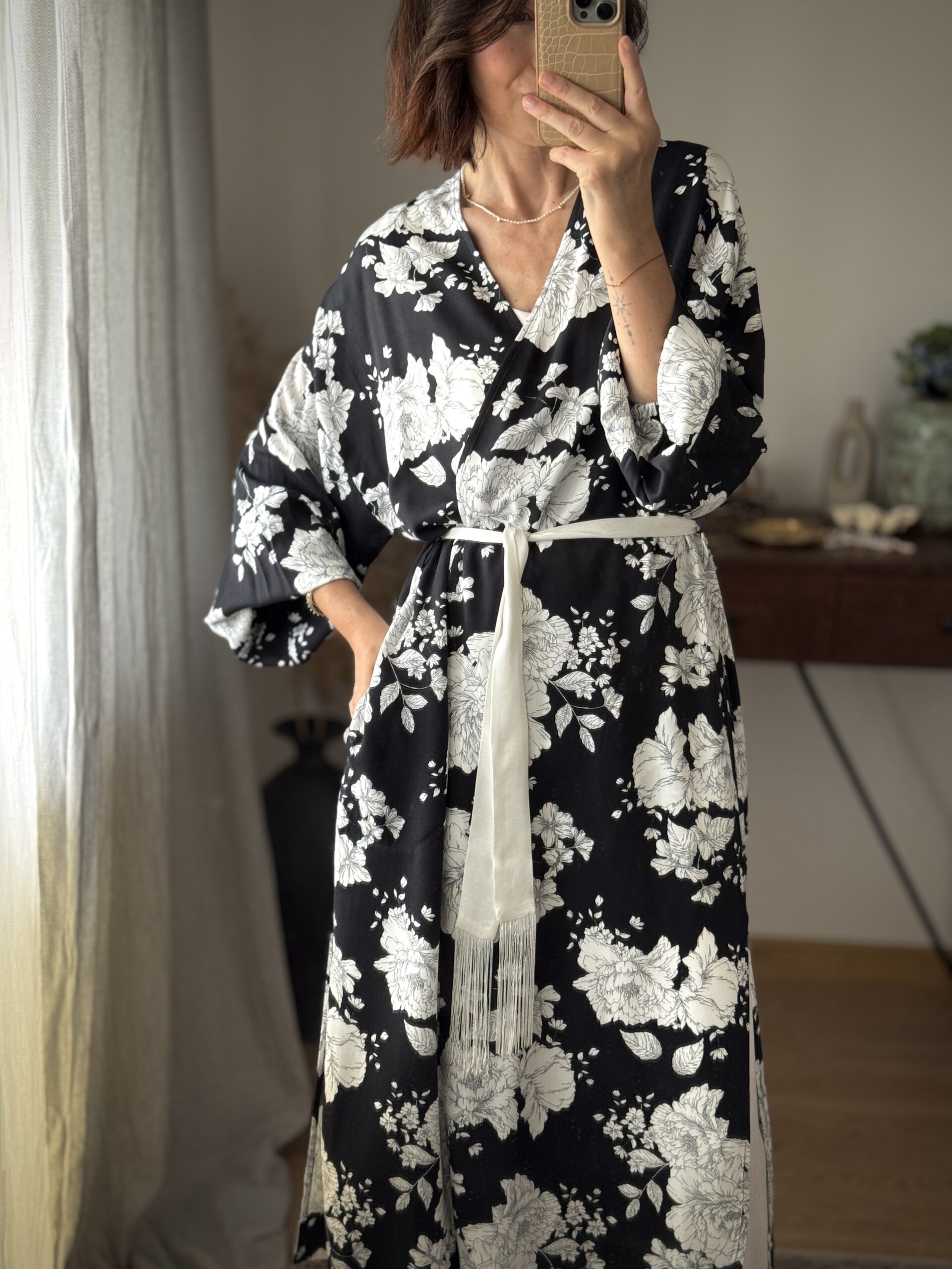 Kimono Inari drobne czarno białe kwiatki - obrazek 9