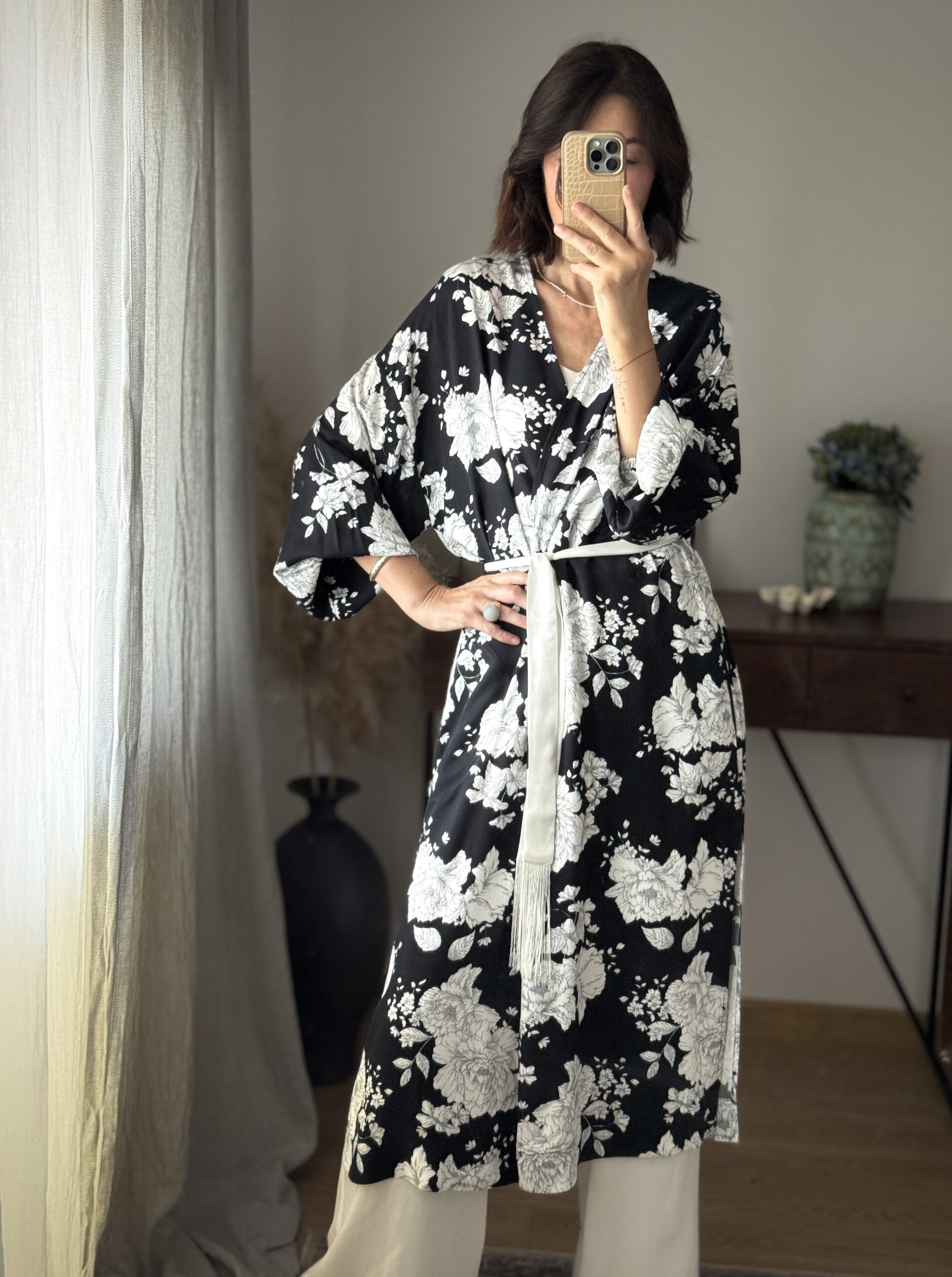 Kimono Inari drobne czarno białe kwiatki - obrazek 8