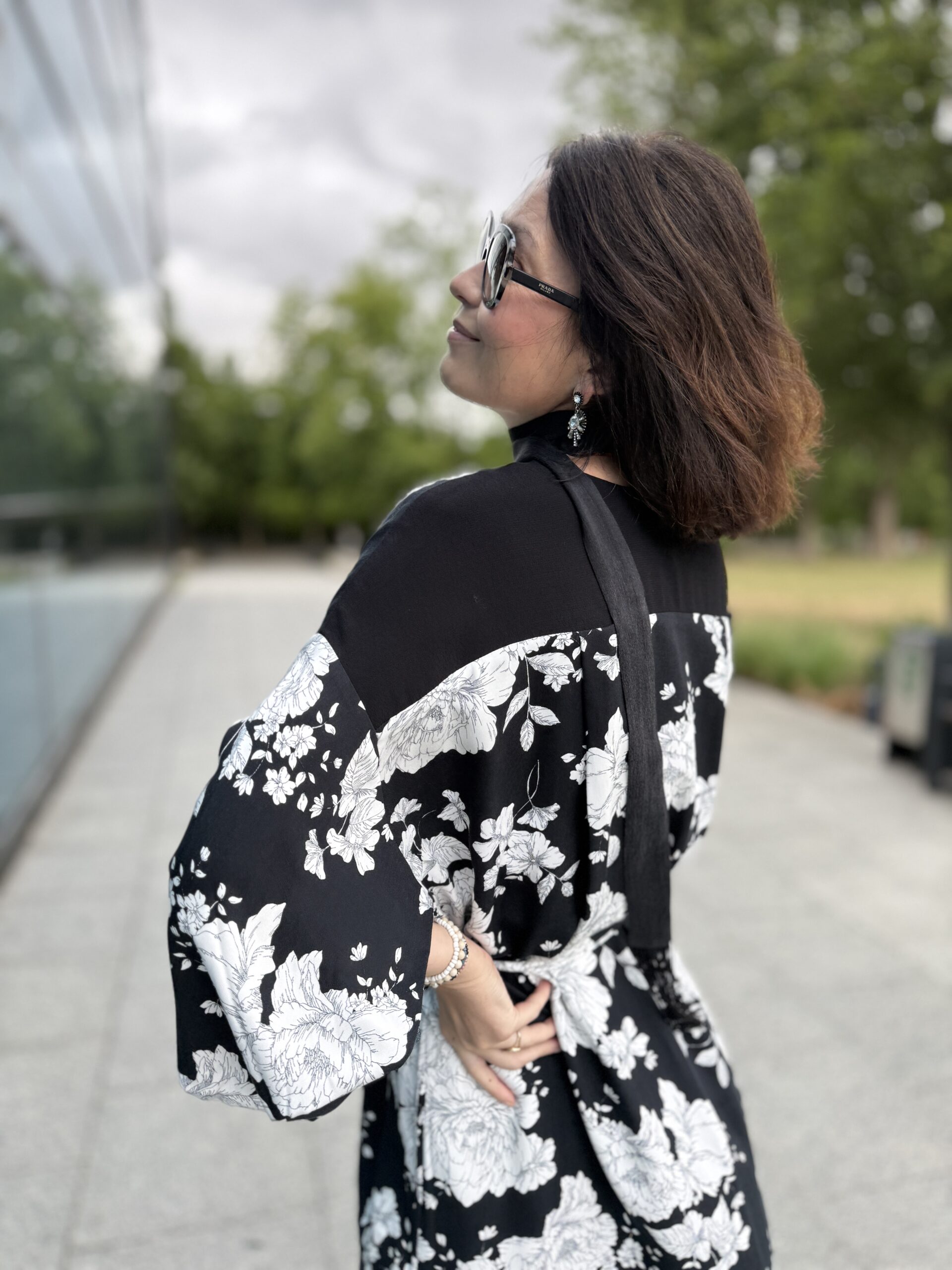 Kimono Inari drobne czarno białe kwiatki - obrazek 5